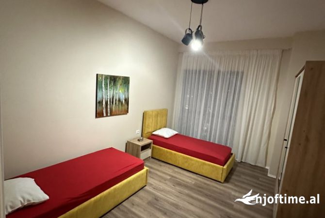 Shtepi me qera Apartament ne Tirane, 2+1, Mobilimi E mobiluar, Pagesa 700  Euro.
