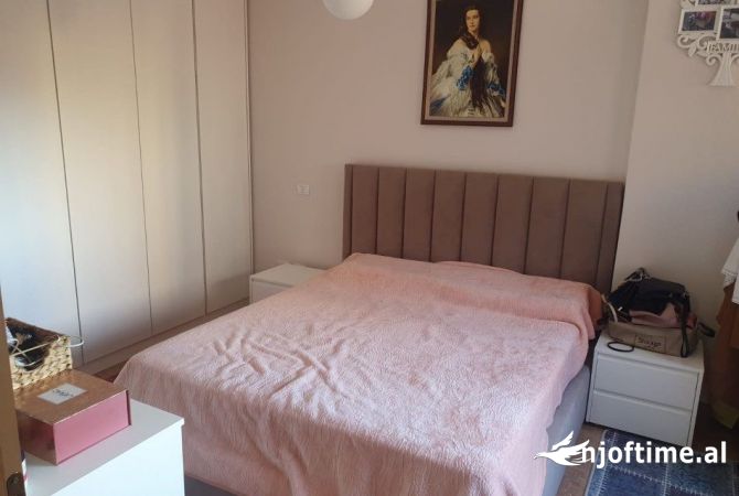 Shtepi me qera Apartament ne Tirane, 2+1, Mobilimi E mobiluar, Pagesa 55,000  Leke.