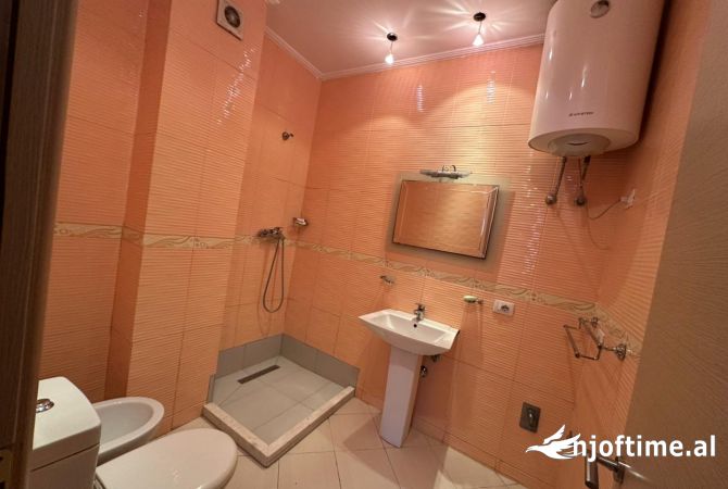 Shtepi me qera Apartament ne Tirane, 2+1, Mobilimi E mobiluar, Pagesa 500  Euro.