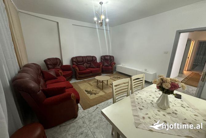 Shtepi me qera 2+1 ne Tirane - 550 Euro