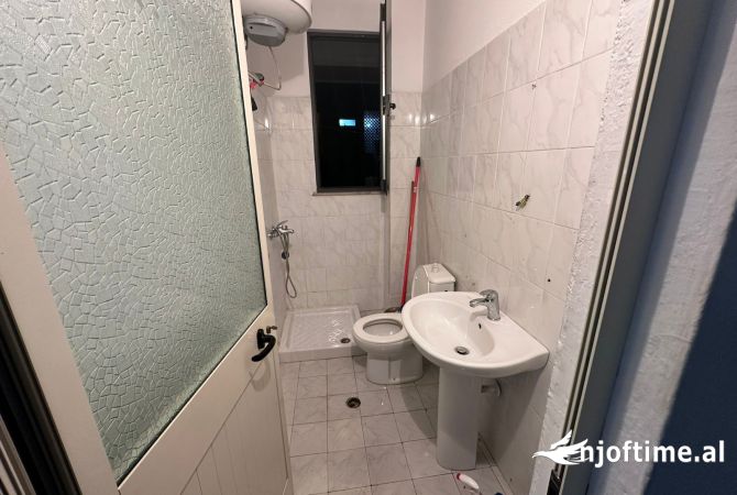 Shtepi me qera Apartament ne Tirane, 2+1, Mobilimi E mobiluar, Pagesa 550  Euro.