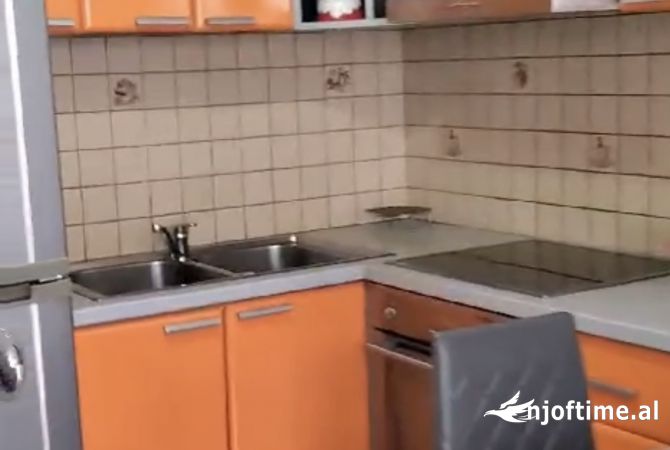 Shtepi me qera Apartament ne Tirane, 2+1, Mobilimi E mobiluar, Pagesa 500  Euro.