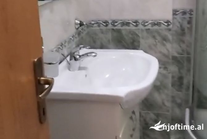 Shtepi me qera Apartament ne Tirane, 2+1, Mobilimi E mobiluar, Pagesa 500  Euro.