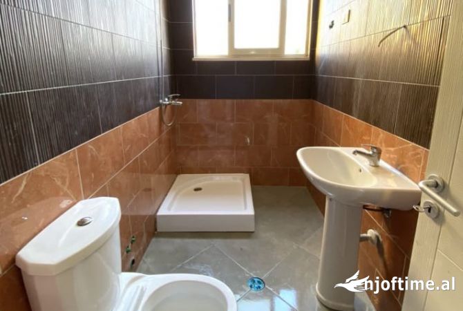 Shtepi me qera Apartament ne Tirane, 2+1, Mobilimi E mobiluar, Pagesa 450  Euro.