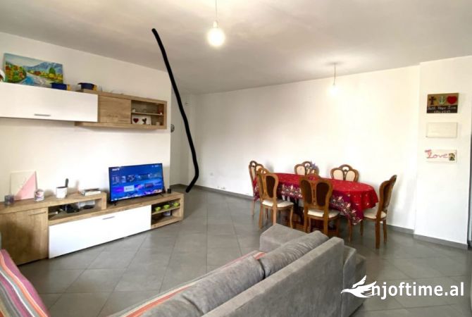 Shtepi me qera Apartament ne Tirane, 2+1, Mobilimi E mobiluar, Pagesa 450  Euro.