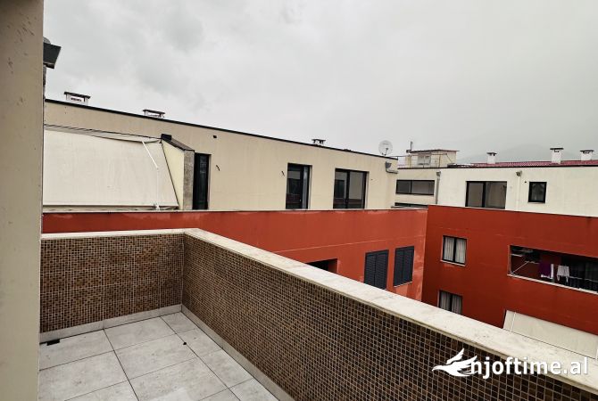 Shtepi ne shitje Apartament ne Tirane, 2+1, Mobilimi Bosh, pa mobiluar, Pagesa 135,000  Euro.