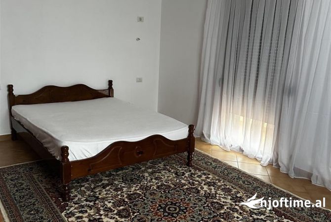 Shtepi me qera Apartament ne Tirane, 2+1, Mobilimi E mobiluar, Pagesa 40,000  Leke.