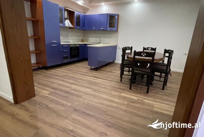 Shtepi me qera Apartament ne Tirane, 2+1, Mobilimi E mobiluar, Pagesa 600  Euro.