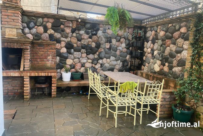 Shtepi me qera Apartament ne Tirane, 2+1, Mobilimi E mobiluar, Pagesa 600  Euro.