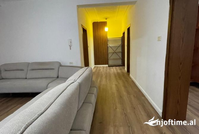 Shtepi me qera Apartament ne Tirane, 2+1, Mobilimi E mobiluar, Pagesa 600  Euro.