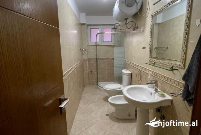 Shtepi me qera Apartament ne Tirane, 2+1, Mobilimi E mobiluar, Pagesa 600  Euro.