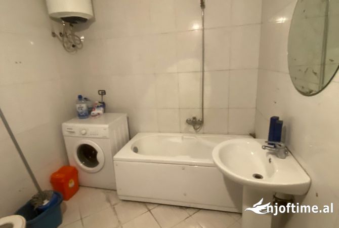 Shtepi me qera Apartament ne Tirane, 2+1, Mobilimi E mobiluar, Pagesa 400  Euro.