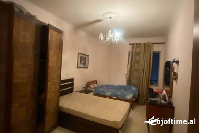 Shtepi me qera Apartament ne Tirane, 2+1, Mobilimi E mobiluar, Pagesa 400  Euro.