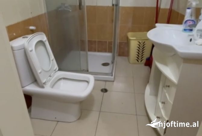 Shtepi ne shitje Apartament ne Tirane, 1+1, Mobilimi E mobiluar, Pagesa 103,000  Euro.