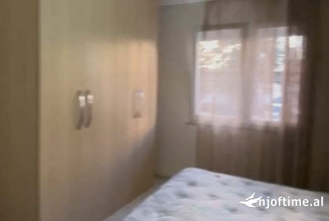 Shtepi ne shitje Apartament ne Tirane, 1+1, Mobilimi E mobiluar, Pagesa 103,000  Euro.