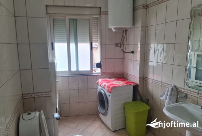 Shtepi me qera Apartament ne Tirane, 2+1, Mobilimi E mobiluar, Pagesa 65,000  Leke.