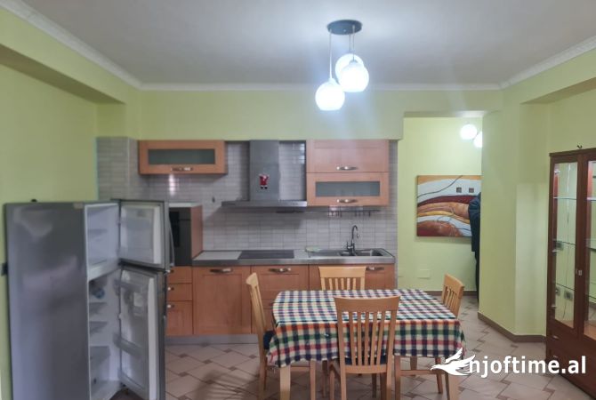 Shtepi me qera Apartament ne Tirane, 2+1, Mobilimi E mobiluar, Pagesa 65,000  Leke.