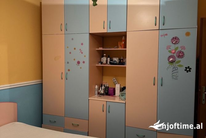 Shtepi me qera Apartament ne Tirane, 2+1, Mobilimi E mobiluar, Pagesa 50,000  Leke.