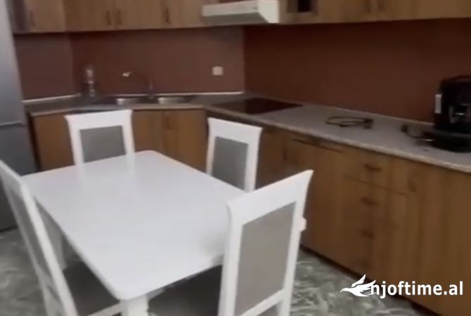 Shtepi me qera Apartament ne Tirane, 2+1, Mobilimi E mobiluar, Pagesa 55,000  Leke.