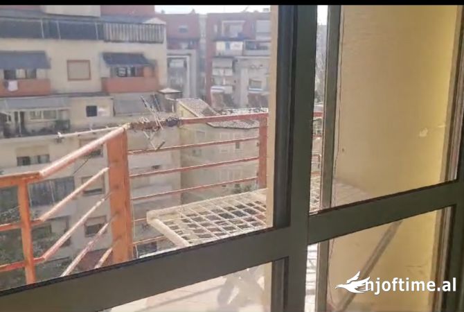 Shtepi me qera Apartament ne Tirane, 2+1, Mobilimi Pjeserisht e mobiluar, Pagesa 480  Euro.