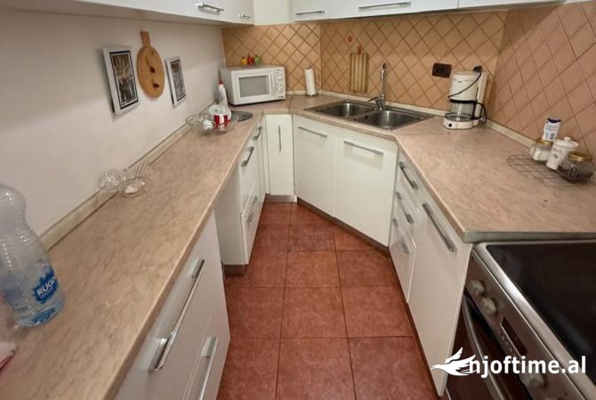 Shtepi me qera Apartament ne Tirane, 2+1, Mobilimi E mobiluar, Pagesa 550  Euro.