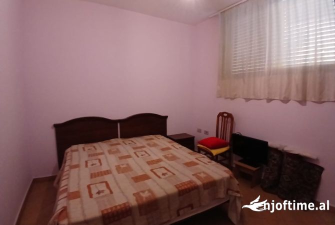 Shtepi me qera Apartament ne Tirane, 2+1, Mobilimi E mobiluar, Pagesa 500  Euro.