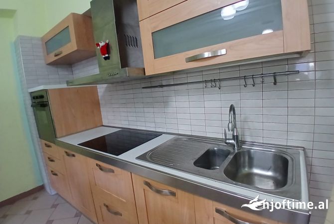 Shtepi me qera 1+1 ne Tirane - 60,000 Leke