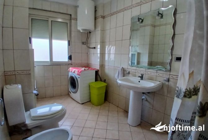 Shtepi me qera Apartament ne Tirane, 1+1, Mobilimi E mobiluar, Pagesa 60,000  Leke.