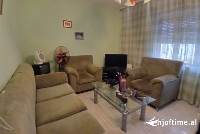 Shtepi ne shitje Apartament ne Tirane, 1+1, Mobilimi E mobiluar, Pagesa 104,000  Euro.