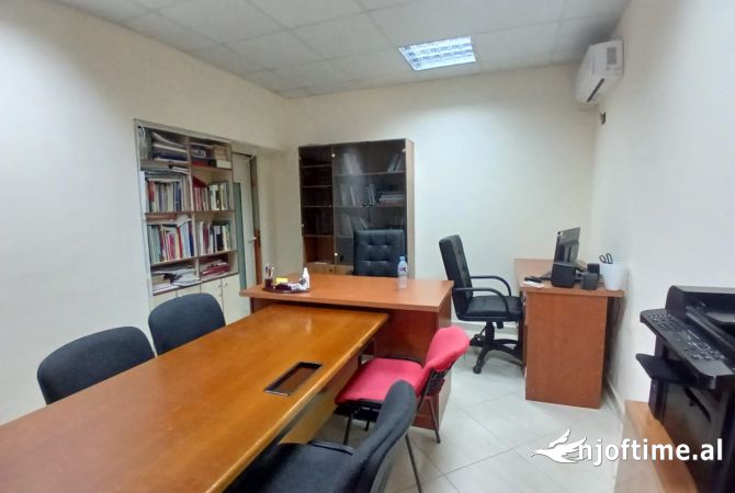 Ambient biznesi me qera 1+1 ne Tirane - 30,000 Leke