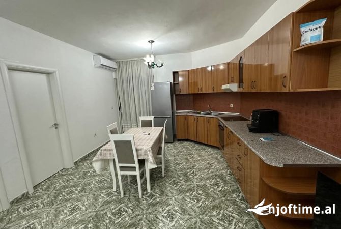 Shtepi me qera Apartament ne Tirane, 2+1, Mobilimi E mobiluar, Pagesa 55,000  Leke.