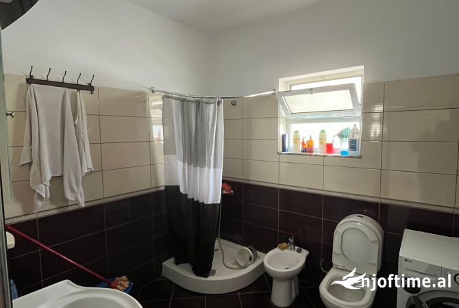 Shtepi me qera Shtepi Private ne Tirane, 3+1, Mobilimi E mobiluar, Pagesa 450  Euro.