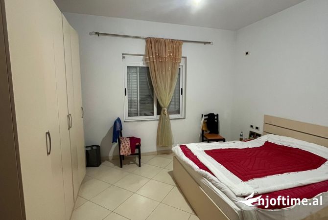 Shtepi me qera Shtepi Private ne Tirane, 3+1, Mobilimi E mobiluar, Pagesa 450  Euro.