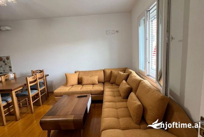 Shtepi me qera Apartament ne Tirane, 2+1, Mobilimi E mobiluar, Pagesa 450  Euro.