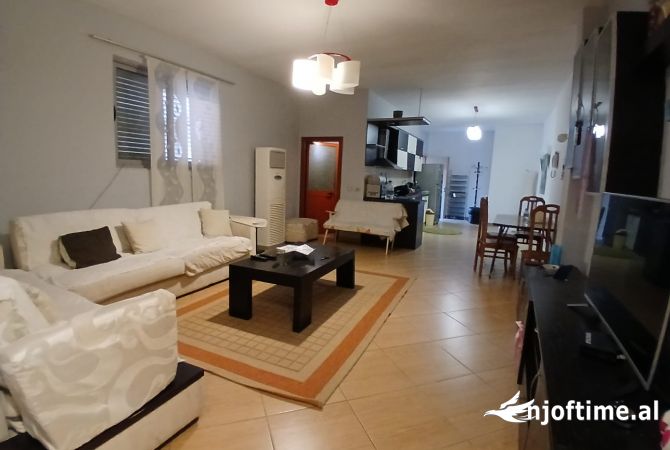 Shtepi me qera Shtepi Private ne Tirane, 2+1, Mobilimi E mobiluar, Pagesa 500  Euro.