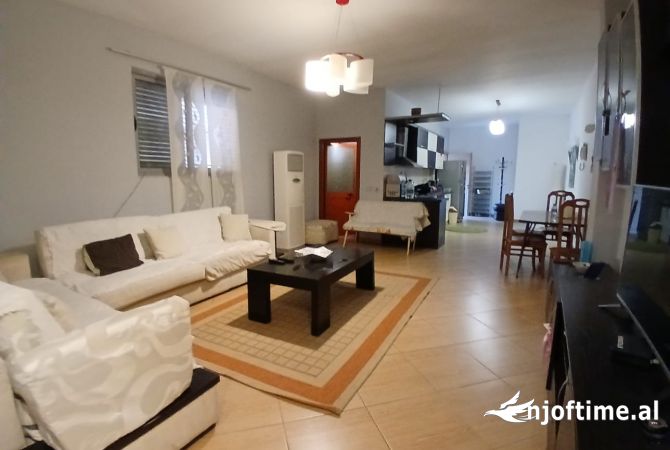 Shtepi me qera Shtepi Private ne Tirane, 2+1, Mobilimi E mobiluar, Pagesa 500  Euro.