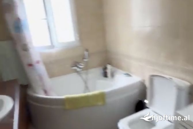 Shtepi me qera Apartament ne Tirane, 2+1, Mobilimi E mobiluar, Pagesa 450  Euro.