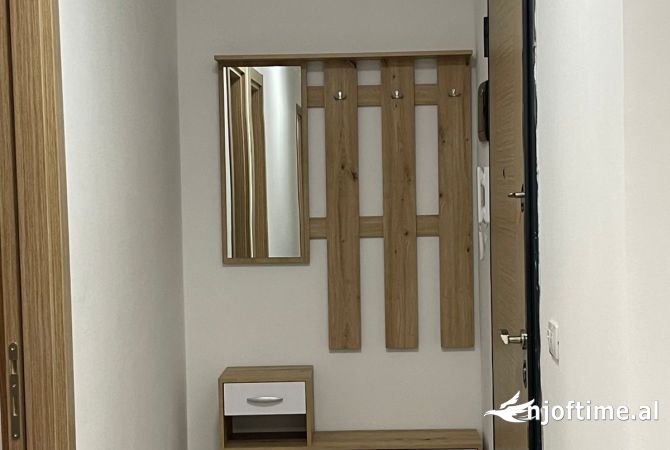 Shtepi me qera Apartament ne Tirane, 2+1, Mobilimi E mobiluar, Pagesa 500  Euro.