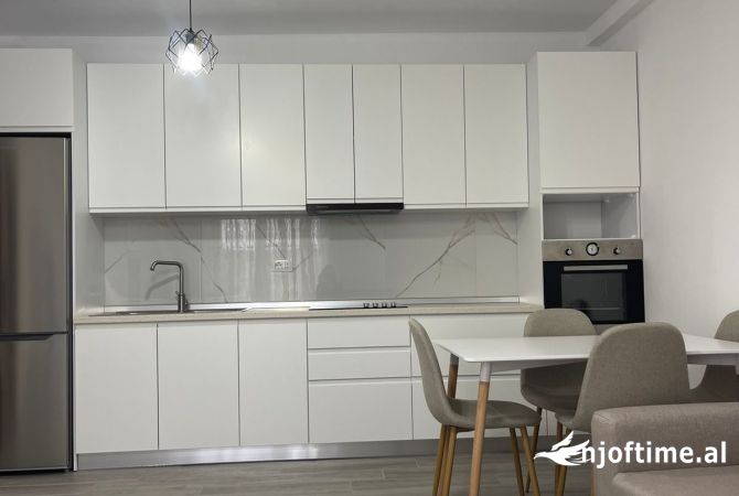Shtepi me qera Apartament ne Tirane, 2+1, Mobilimi E mobiluar, Pagesa 500  Euro.
