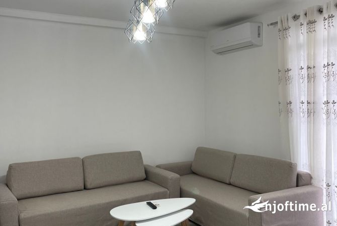 Shtepi me qera Apartament ne Tirane, 2+1, Mobilimi E mobiluar, Pagesa 500  Euro.