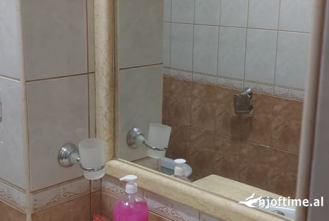 Shtepi me qera Apartament ne Tirane, 1+1, Mobilimi E mobiluar, Pagesa 580  Euro.