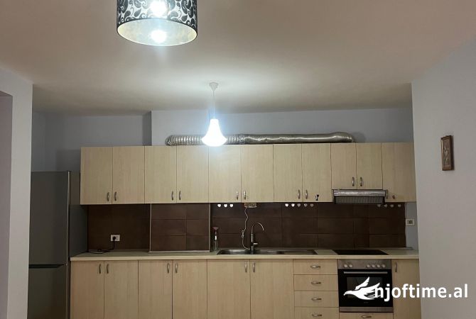 Shtepi me qera 2+1 ne Tirane - 35,000 Leke