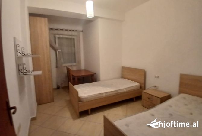 Shtepi me qera Apartament ne Tirane, 2+1, Mobilimi E mobiluar, Pagesa 50,000  Leke.