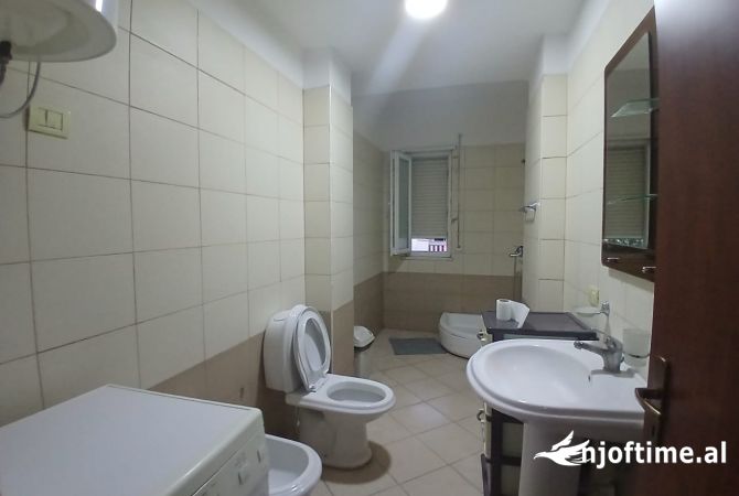 Shtepi me qera Apartament ne Tirane, 2+1, Mobilimi E mobiluar, Pagesa 50,000  Leke.