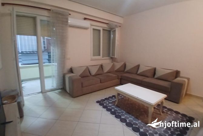 Shtepi me qera 2+1 ne Tirane - 50,000 Leke