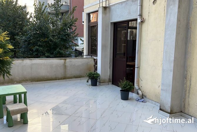 Shtepi me qera Shtepi Private ne Tirane, 3+1, Mobilimi E mobiluar, Pagesa 50,000  Leke.