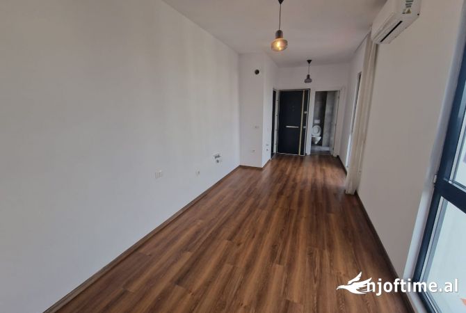 Shtepi me qera Apartament ne Tirane, Garsoniere, Mobilimi Bosh, pa mobiluar, Pagesa 350  Euro.