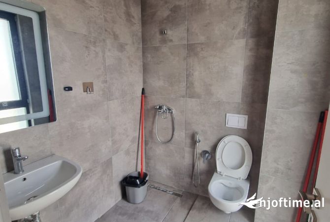 Shtepi me qera Apartament ne Tirane, Garsoniere, Mobilimi Bosh, pa mobiluar, Pagesa 350  Euro.