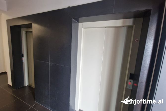 Shtepi me qera Apartament ne Tirane, Garsoniere, Mobilimi Bosh, pa mobiluar, Pagesa 350  Euro.