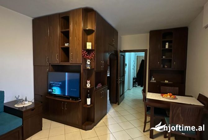 Shtepi me qera Apartament ne Tirane, 1+1, Mobilimi E mobiluar, Pagesa 450  Euro.